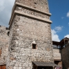 Die Turmruine aus dem 13. Jahrhundert (mit rezenter Armierung)